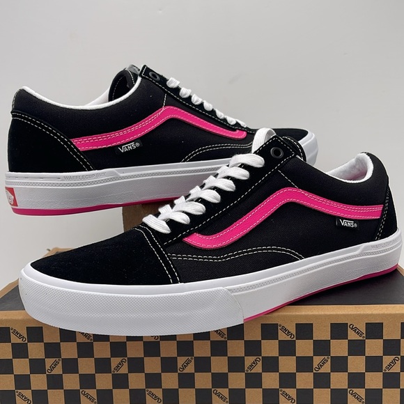 Vans Men's Black and Pink Sneakers Bmx Old Skool
Black/Neon Pink
VN0005UZBFY - Picture 10 of 16